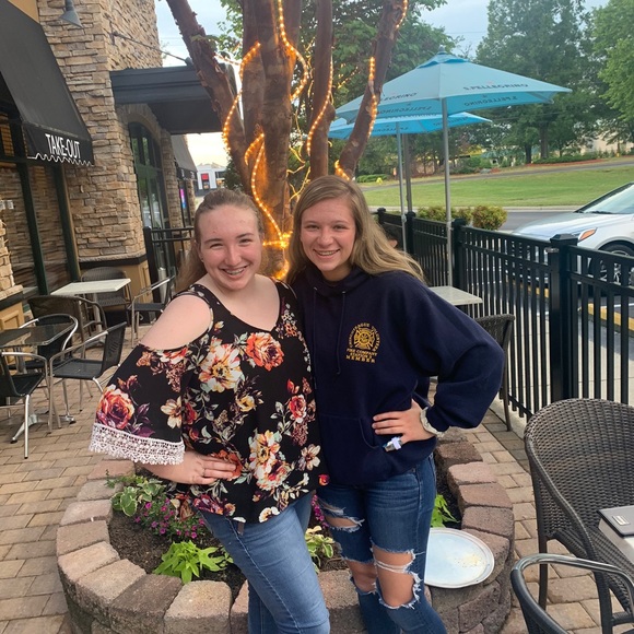 Meet your Posher, Danielle - Picture 1 of 1